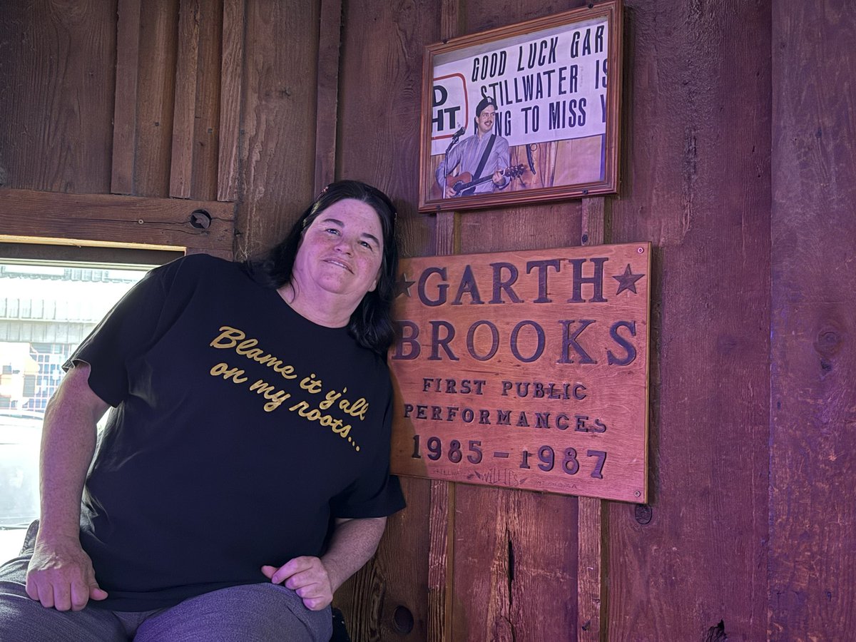 PaycomPenny's tweet photo. @garthbrooks In Stillwater celebrating my sister’s graduation from OK State (40 years in the making!) so had to visit some historic sites - thanks Garth for introducing us to Braum’s! @ThatSamOlson https://t.co/8kwA1TrcRc