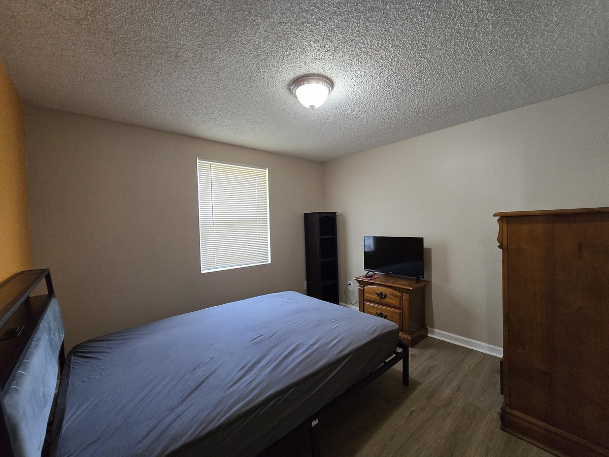 HiveMates's tweet photo. Room For Rent-Orange Park

Only one room left in this fully furnished shared home for just $159/week + fees.

Utilities &amp; Wi-Fi included
Shared bathroom
No lease commitment
Background check required

Apply today at https://t.co/kMyilVZZWP

#SmartSharedLiving https://t.co/wVTxuEZu7x