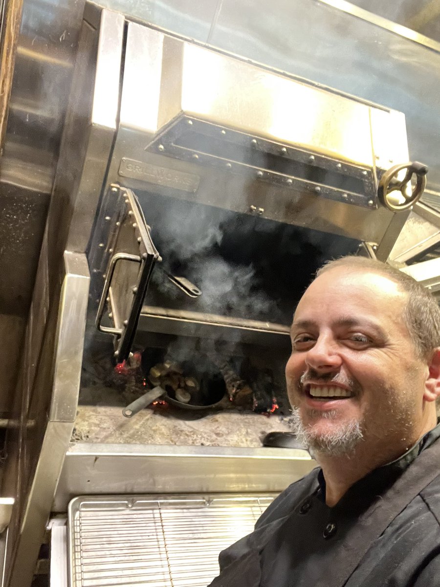 daveyhubb's tweet image. They let me on the grill tonight, still got it. And yes this grill is wood fired and absolutely awesome, flavors are next level!
✌️❤️🥩
