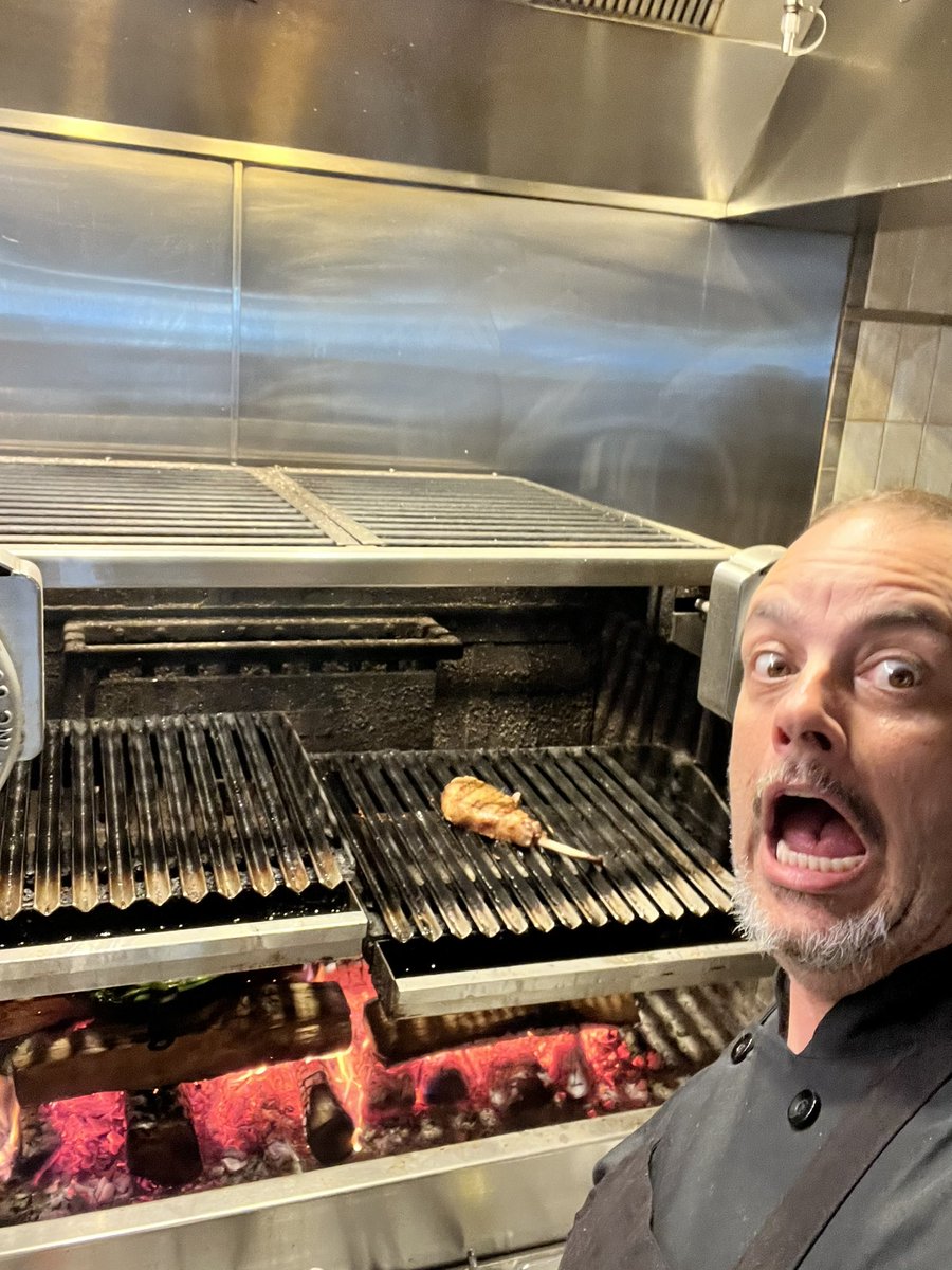 daveyhubb's tweet image. They let me on the grill tonight, still got it. And yes this grill is wood fired and absolutely awesome, flavors are next level!
✌️❤️🥩