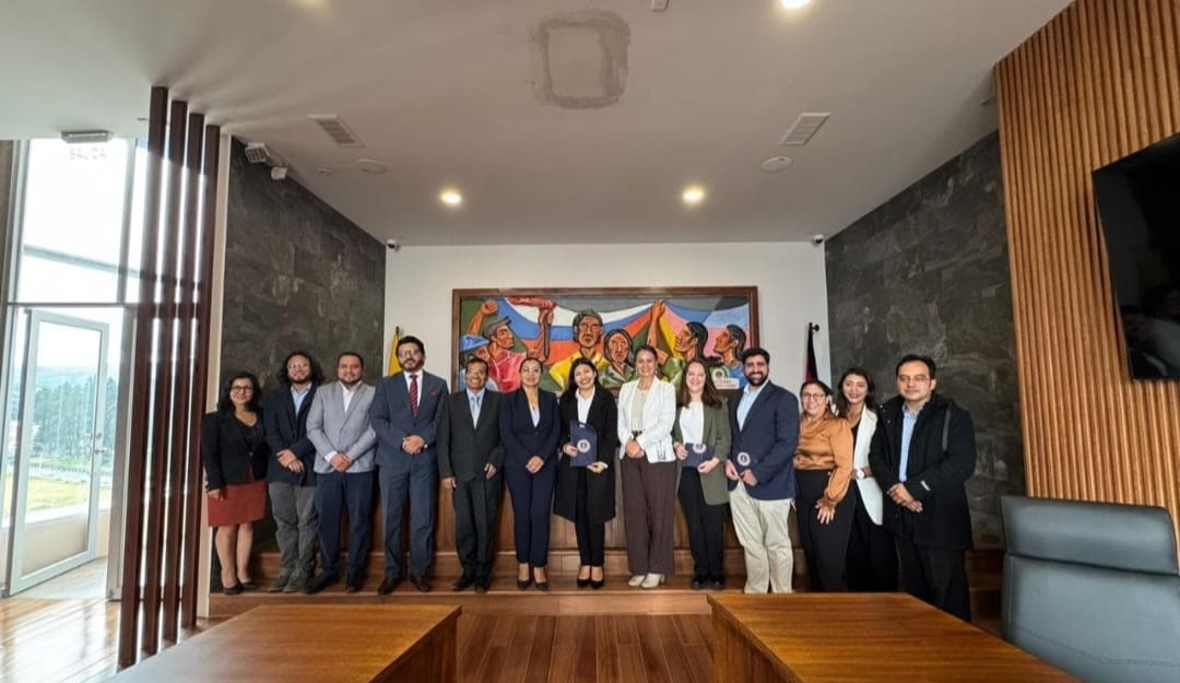MicroTAmbienUGR's tweet photo. Nuestros investigadores postdoctorales Juan Cubero y Ángeles Trujillo realizan un estancia de investigacion @Unach_ec (Ecuador) dentro del  @CELISE_Project, financiado por Horizonte 2020-MSCA- Research and innovation staff exchange nº 101007733. Fotos de la Reunion: 13-05-25. https://t.co/h3W7QsBkcH
