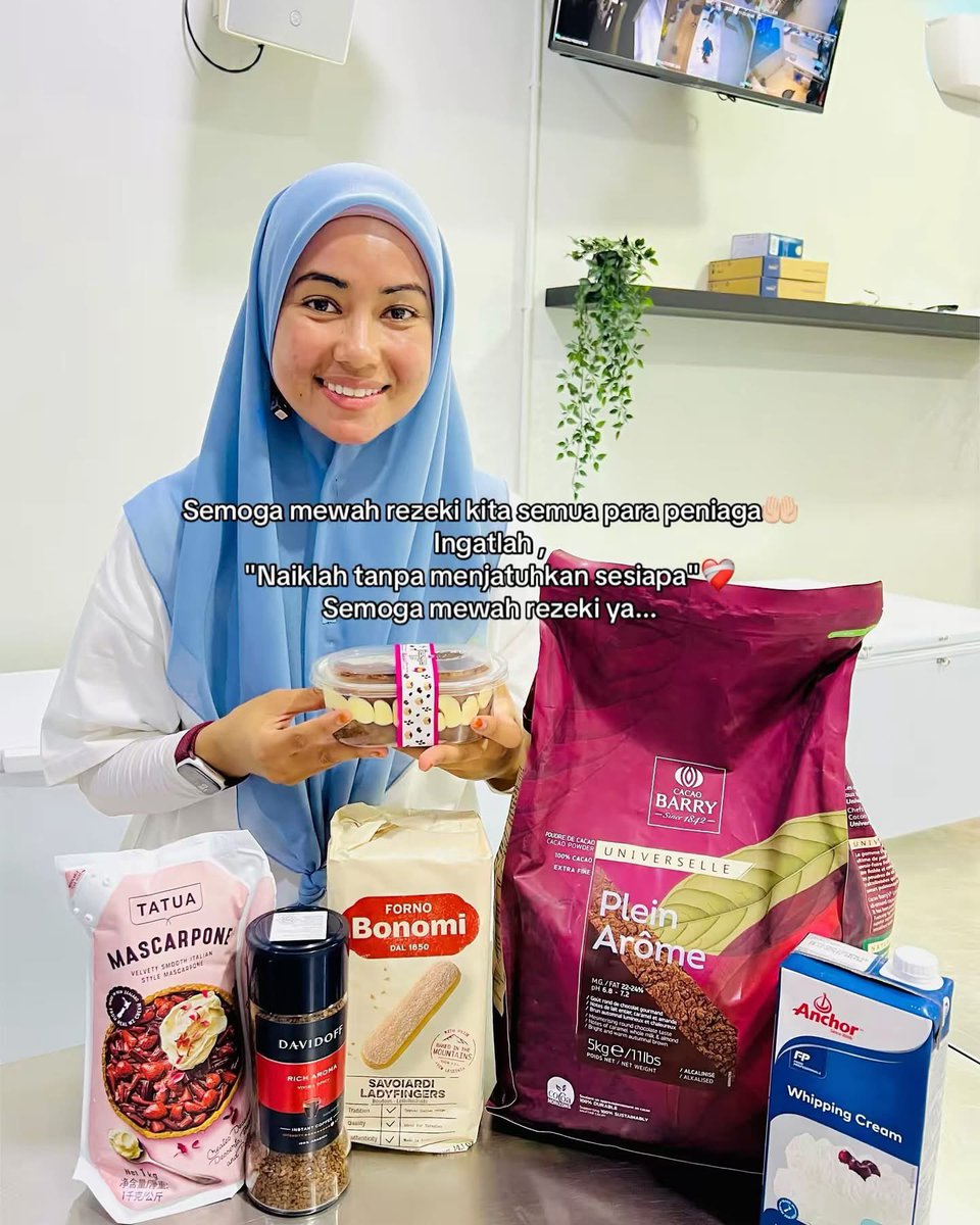 twtbiy's tweet photo. Kieda crepe kuat perasan ek? Kek tiramisu yang duk viral la sebab coffee bean. Bukan sebab tiramisu kieda crepe 😂 https://t.co/b8NnwX30u3