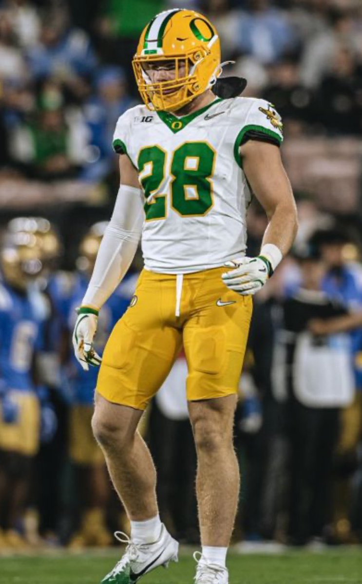 LandonMiller2028 (@lmiller2028) on Twitter photo Excited and honored to announce that after a great talk with coach <a href="/CoachLup/">Tosh Lupoi</a> I have been offered a scholarship to play football at the University of Oregon! <a href="/oregonfootball/">Oregon Football</a>
#scoducks 🦆
<a href="/BrandonHuffman/">Brandon Huffman</a>
<a href="/dlsfootball17/">De La Salle Football</a>
<a href="/KTPrepElite/">KT Prep</a>
<a href="/MJD/">Maurice Jones-Drew</a>
<a href="/CoachDev_KTPrep/">Devin Nonies</a>
<a href="/NorCal_100/">NorCal Elite 100</a> Excited and honored to announce that after a great talk with coach <a href="/CoachLup/">Tosh Lupoi</a> I have been offered a scholarship to play football at the University of Oregon! <a href="/oregonfootball/">Oregon Football</a>
#scoducks 🦆
<a href="/BrandonHuffman/">Brandon Huffman</a>
<a href="/dlsfootball17/">De La Salle Football</a>
<a href="/KTPrepElite/">KT Prep</a>
<a href="/MJD/">Maurice Jones-Drew</a>
<a href="/CoachDev_KTPrep/">Devin Nonies</a>
<a href="/NorCal_100/">NorCal Elite 100</a>