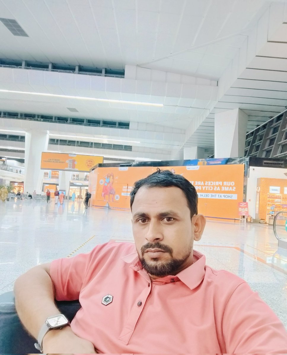 ख्वाबों के पीछे जिन्दगी उलझा ली इतनी कि !!
  हकीकत में रहने का सलीका ही भूल गए !!

जय श्री राधे कृष्णा 🙏 
जय भोलेनाथ 🔱🌹