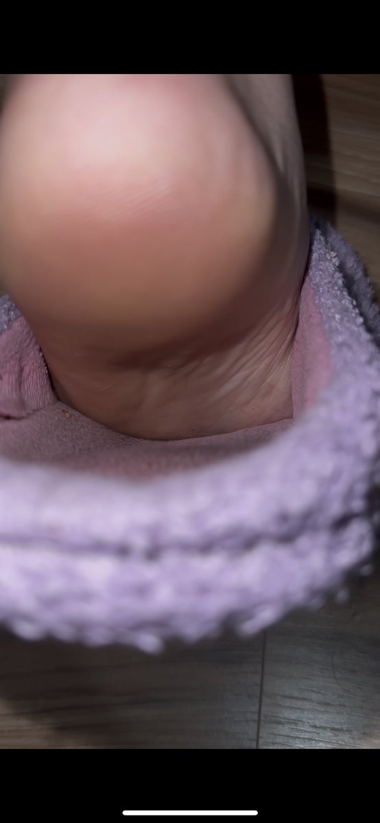 fbmayy's tweet photo. One big slide down to my toes, wanna take a ride? 
#giantess #soles #toes https://t.co/9McLi9zIZN