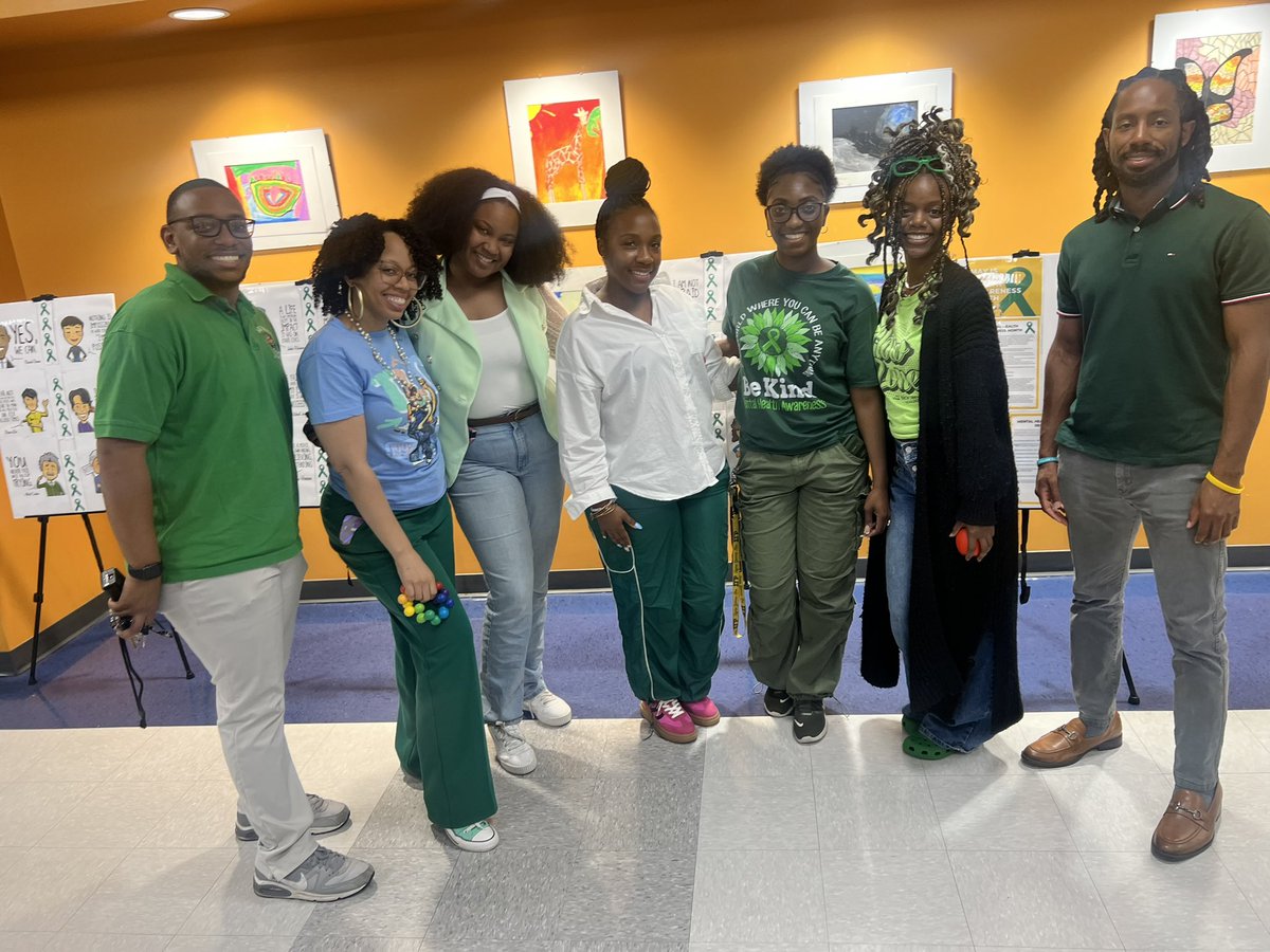 Happy Mental Health Awareness Spirit Week 💚
A healthy mind 🧠helps school spirit shine! ✨ 
#MentalHealthAwarenessMonth 
#MentalHealthAwarenessWeek 
#MentalHealthMatters 
#WholenessWednesday🫶🏽
<a href="/CSC_Womack/">A N. Jenifer-Womack</a> <a href="/PGCPS_OCS/">PGCPS Office of Community Schools</a> <a href="/PDLadyConsults/">Principal Byrd🦅</a> <a href="/pgcps/">PGCPS</a>