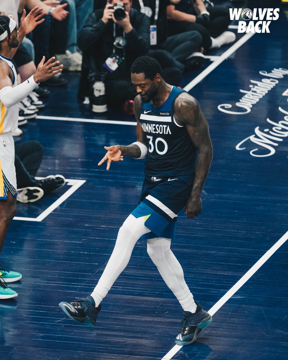 let’s all take a moment to show Julius Randle some love. 👏👏👏👏