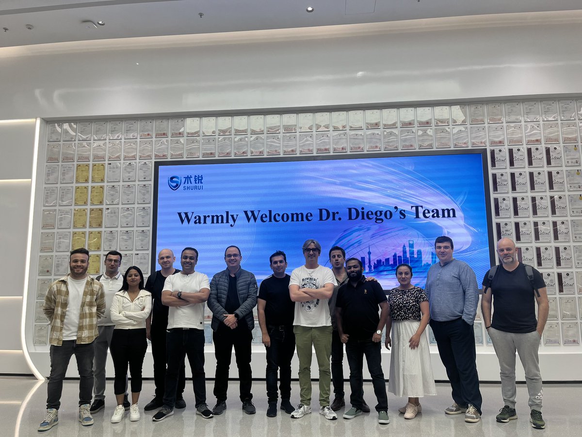 surgerii's tweet photo. Dr Diego and his team of surgeons from Shanghai Pulmonary Hospital training program visited the SHURUI R&amp;D Center to experience the SHURUI Single-Port Surgical Robot and explore the potentially of the snake-like instruments technology in Thoracic Surgery. #Uniport@dgonzalezrivas https://t.co/7UmUoBDXpJ