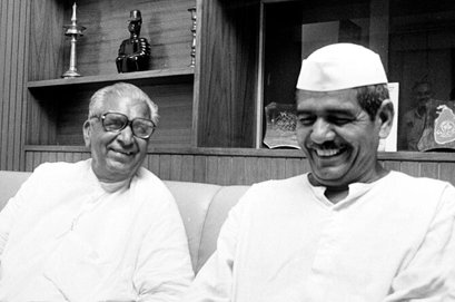 Dushyant Chautala (@dchautala) on Twitter photo рдХрд┐рд╕рд╛рди-рдХрдореЗрд░реЗ рдХреЗ рд╣рдХрд╝ рдХреА рд▓рдбрд╝рд╛рдИ рдореЗрдВ рдЬрдирдирд╛рдпрдХ рдЪреМрдзрд░реА рджреЗрд╡реА рд▓рд╛рд▓ рдЬреА рдХреЗ рд╕рд╛рдереА рд░рд╣реЗ рдХрд┐рд╕рд╛рди рдорд╕реАрд╣рд╛ рдмрд╛рдмрд╛ рдЪреМ. рдорд╣реЗрдВрджреНрд░ рд╕рд┐рдВрд╣ рдЯрд┐рдХреИрдд рдЬреА рдХреА рдкреБрдгреНрдпрддрд┐рдерд┐ рдкрд░ рдЙрдиреНрд╣реЗрдВ рд╢рдд рд╢рдд рдирдордиред 1980 рдХреЗ рджрд╢рдХ рдореЗрдВ рдЙрдирдХреЗ рджреНрд╡рд╛рд░рд╛ рдЙрдард╛рдпреЗ рдЧрдпреЗ рдореБрджреНрджреЛрдВ рдиреЗ рднрд╛рд░рддреАрдп рд░рд╛рдЬрдиреАрддреА рдХреЛ рдирдИ рджрд┐рд╢рд╛ рдкреНрд░рджрд╛рди рдХреАред рдмрд╛рдмрд╛ рдЯрд┐рдХреИрдд рдЬреА рдиреЗ рдзрд░реНрдо рдФрд░ рдЬрд╛рддрд┐ рд╕реЗ рдКрдкрд░ рдЙрдард╛ рдХрд░ рд╕рднреА рдХрд┐рд╕рд╛рди-рдХрдореЗрд░реЗ рдХреЗ рд╣рдХрд╝ рдХреА рд▓рдбрд╝рд╛рдИ рдореЗрдВ рдЬрдирдирд╛рдпрдХ рдЪреМрдзрд░реА рджреЗрд╡реА рд▓рд╛рд▓ рдЬреА рдХреЗ рд╕рд╛рдереА рд░рд╣реЗ рдХрд┐рд╕рд╛рди рдорд╕реАрд╣рд╛ рдмрд╛рдмрд╛ рдЪреМ. рдорд╣реЗрдВрджреНрд░ рд╕рд┐рдВрд╣ рдЯрд┐рдХреИрдд рдЬреА рдХреА рдкреБрдгреНрдпрддрд┐рдерд┐ рдкрд░ рдЙрдиреНрд╣реЗрдВ рд╢рдд рд╢рдд рдирдордиред 1980 рдХреЗ рджрд╢рдХ рдореЗрдВ рдЙрдирдХреЗ рджреНрд╡рд╛рд░рд╛ рдЙрдард╛рдпреЗ рдЧрдпреЗ рдореБрджреНрджреЛрдВ рдиреЗ рднрд╛рд░рддреАрдп рд░рд╛рдЬрдиреАрддреА рдХреЛ рдирдИ рджрд┐рд╢рд╛ рдкреНрд░рджрд╛рди рдХреАред рдмрд╛рдмрд╛ рдЯрд┐рдХреИрдд рдЬреА рдиреЗ рдзрд░реНрдо рдФрд░ рдЬрд╛рддрд┐ рд╕реЗ рдКрдкрд░ рдЙрдард╛ рдХрд░ рд╕рднреА