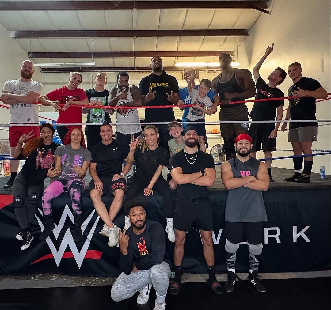 RingmasterMidas's tweet image. Train like it’s your last time in a wrestling ring, watch how far that takes you.❤️💪🏾💯