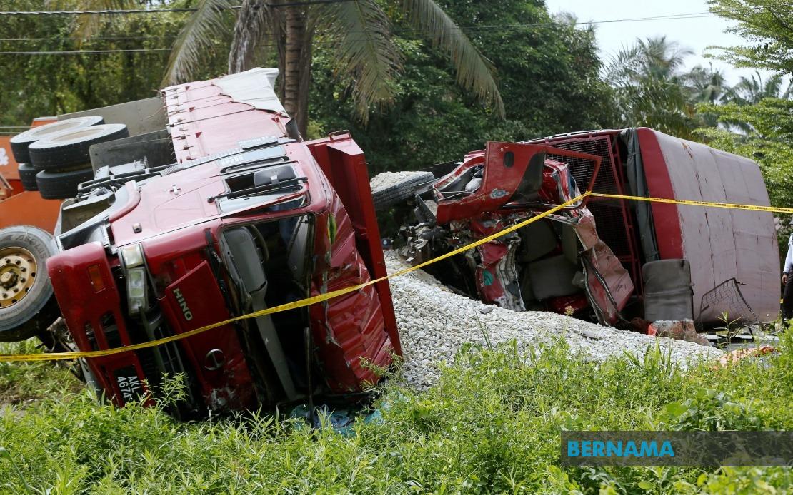 Kemalangan trak FRU: Sultan Selangor zahir rasa sedih, titah kerajaan perlu beri perhatian serius 

bernama.com/bm/am/news.php… 

#BernamaNews