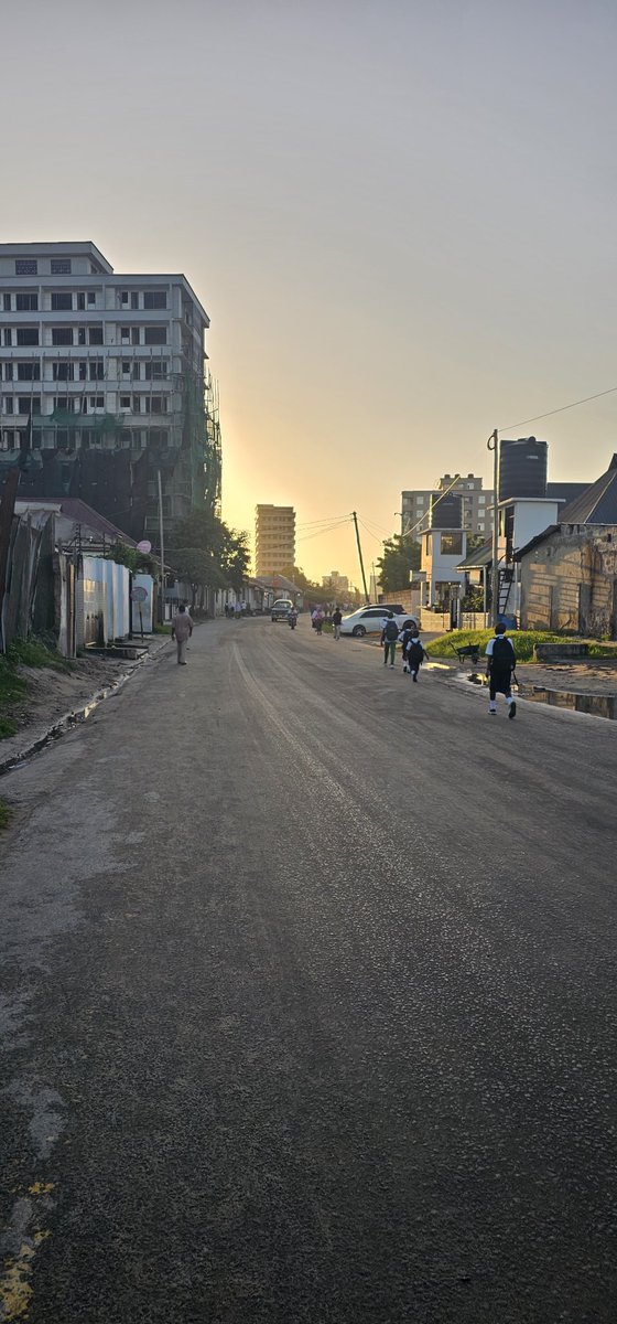 jua lile lichomoze mama lichomoze mama aiya aiya aiya alhamdulillah ni siku nyengine