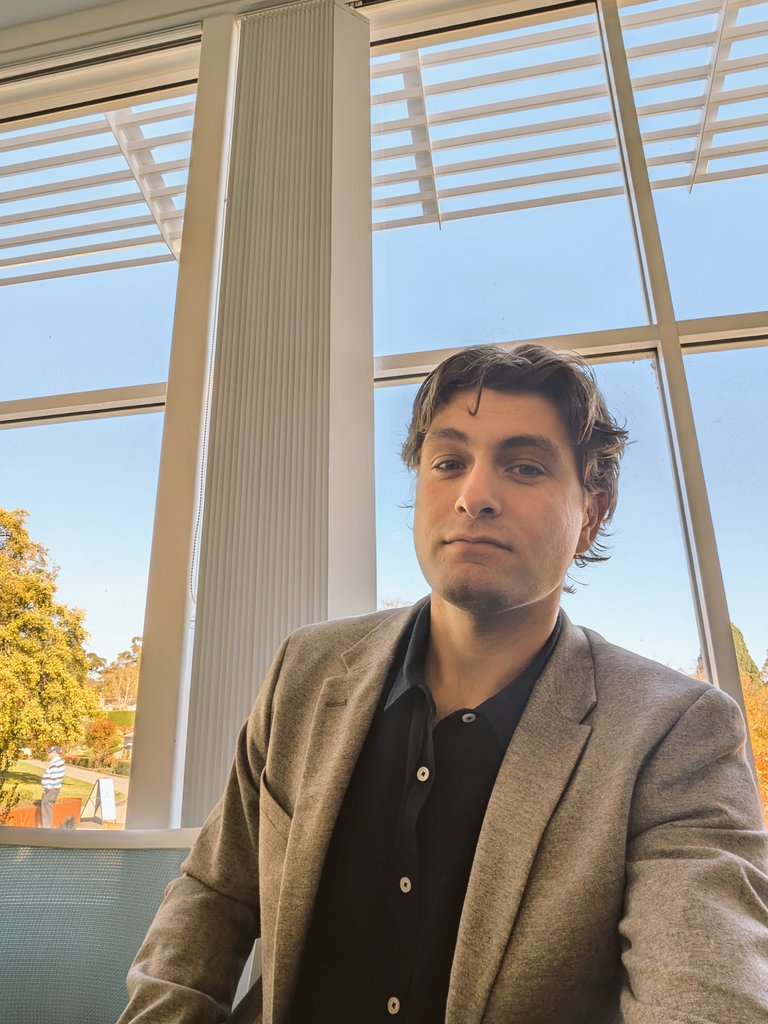 Hey chat, I wore a suit today.