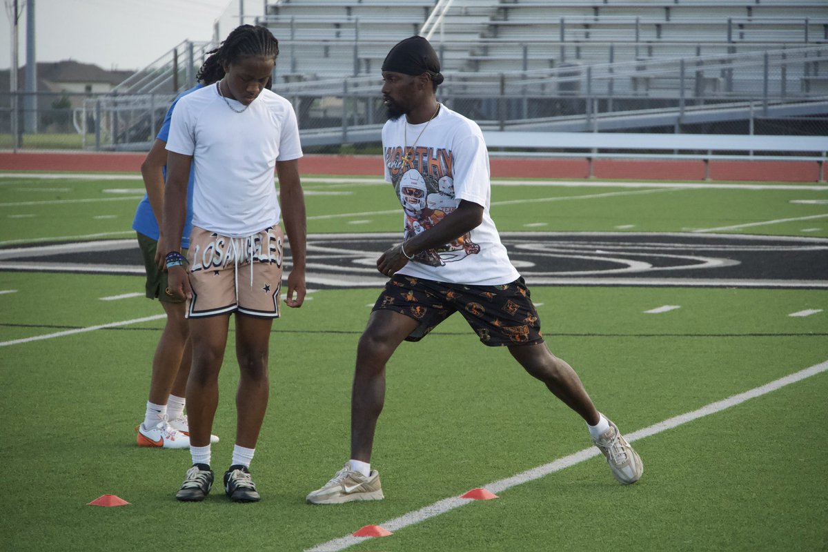 Along The Wire (@bdammone) on Twitter photo Shout out to “Miyagi ”🥋<a href="/BamPerformance/">Bam Performance</a> who pulls up weekly to work with 210 talent. <a href="/juice7v7/">Juice Football</a> #ifyouknewbetteryoudmovebetter #satxhsfb Shout out to “Miyagi ”🥋<a href="/BamPerformance/">Bam Performance</a> who pulls up weekly to work with 210 talent. <a href="/juice7v7/">Juice Football</a> #ifyouknewbetteryoudmovebetter #satxhsfb