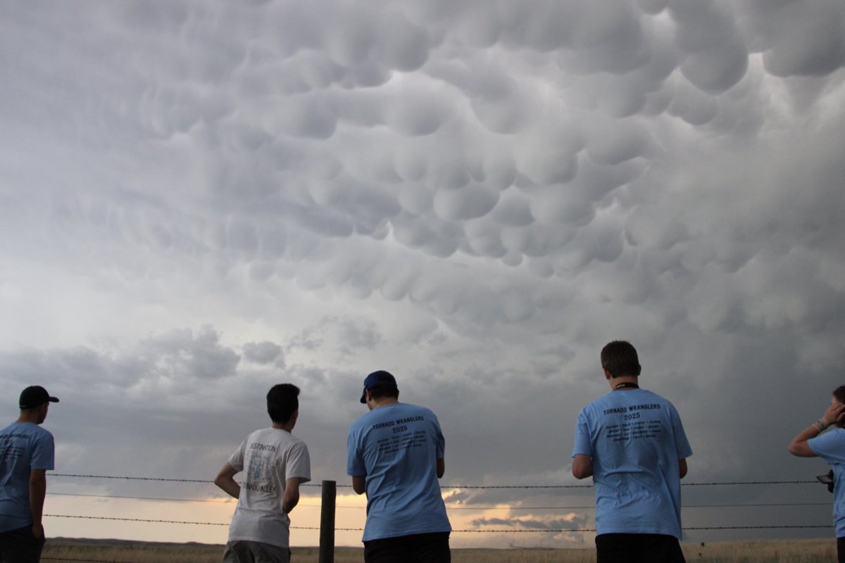 StormChaseTeam's tweet image. DAY 3 RECAP: First chase day was a success ‼️ Today we chased around North Platte, Nebraska ⛈️ We saw some incredible mammatus clouds and a landspout! 🌪️