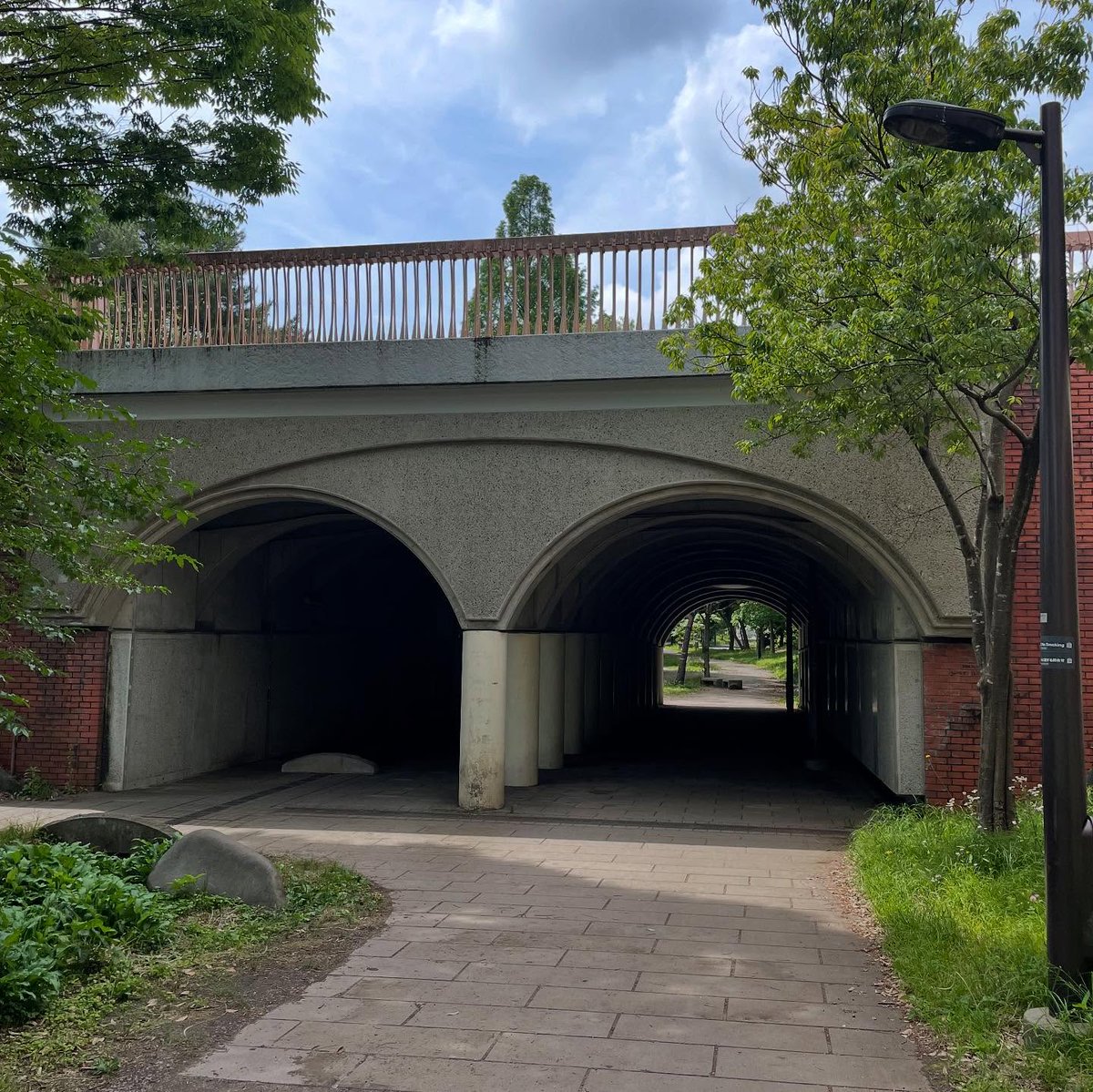 mikad07's tweet image. Newシューズ下ろしました。
東京マラソンexpoで買ったBROOKSのGhost Max2
　
試しに緑道ラン。いいね、コレ。
緑道の色んな路面にも負けてず、ペース上げても下げてもしっかりサポート。
　
いい靴買いました。現用NBの1080と併用でジョグシューズには暫く困りません。
　
#BROOKS
#GhostMax2