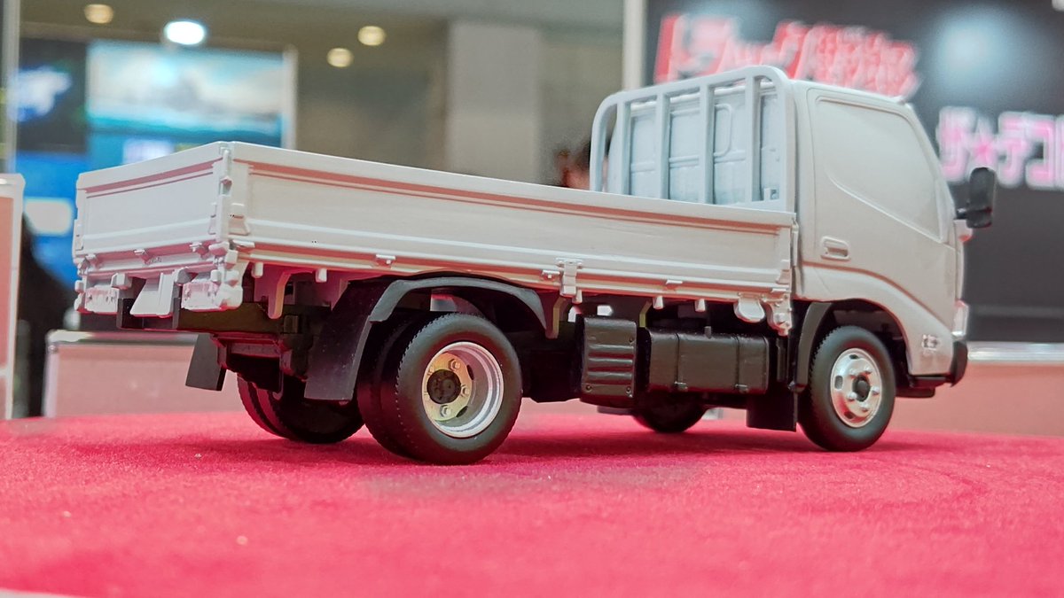 1/32楽プラスナップキットより、日野デュトロ(2t平ボディー)も会場発表