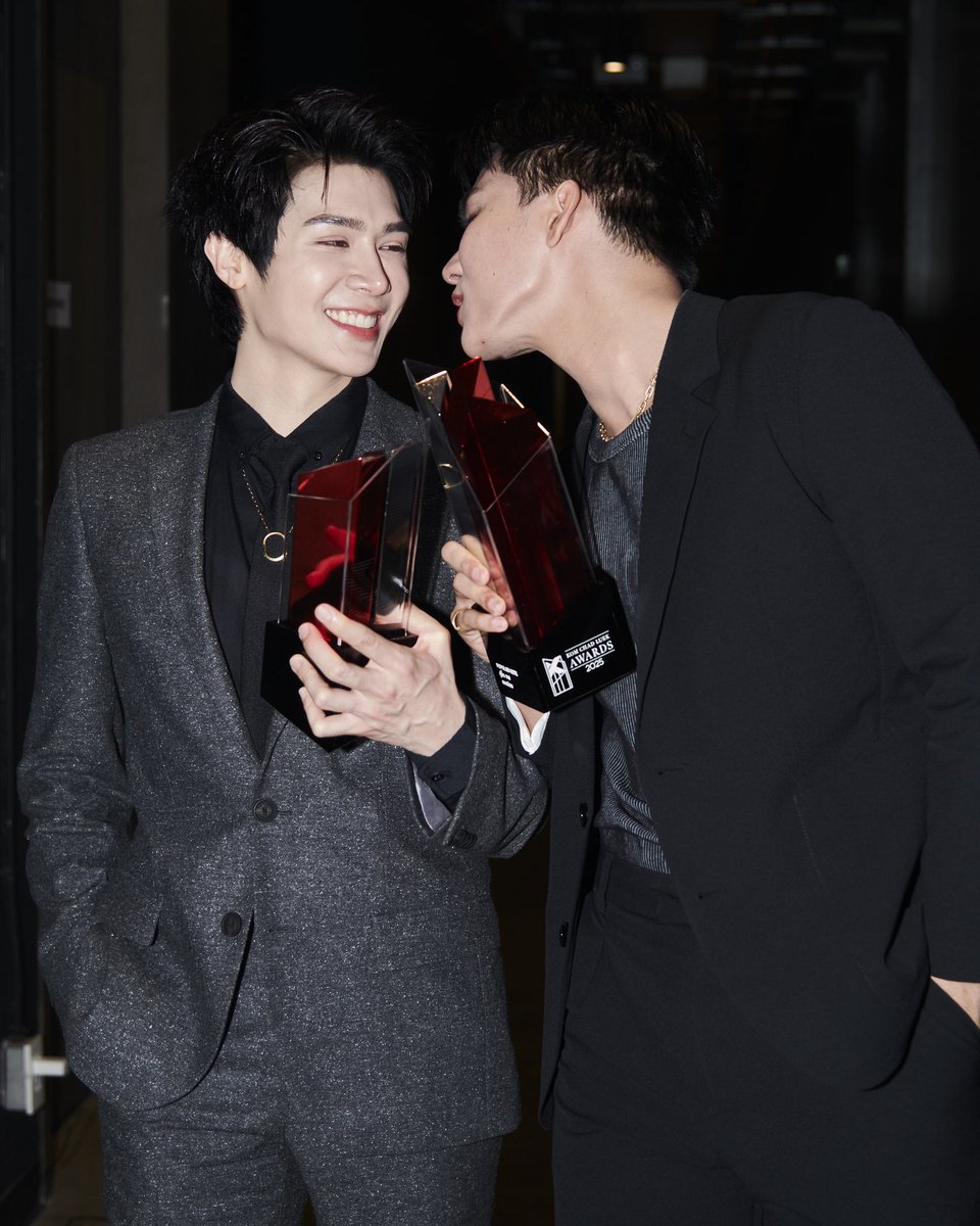 รางวัลแรกในไทยของพวกผมเลย ขอบคุณอีกครั้งสำหรับของขวัญชิ้นใหญ่ที่ #ComeFortZon #BabyFeat  ตั้งใจ มอบให้กับพวกเรานะครับ ไปกัน รางวัลนี้จะเป็นสิ่งที่บอกพวกผมเสมอว่ายังคงมีคนที่รักและคอยซัพพอร์ตผมอยู่อีกมากมาย สัญญาจะพัฒนาตัวเอง แล้วมีผลงานใหม่ๆ อ้าวมาให้ทุกคนนะครับ จุ้บๆ 

FORTPEAT