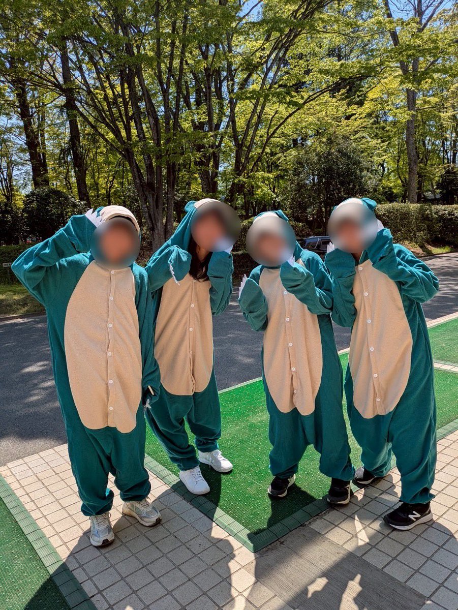 ー5月8日（木）ー
📸二高一高硬式野球定期戦に向けて行われたPR行進のオフショットです📸

1年生は例年同様二高ジャージ（ドラジャー）
2・3年生は仮装で市内を歩きました！

PR行進の日は朝から気合いが入っている人が多く、毎年楽しみです！
二高生渾身の『雨か嵐か』、聞いていただけましたか？✨