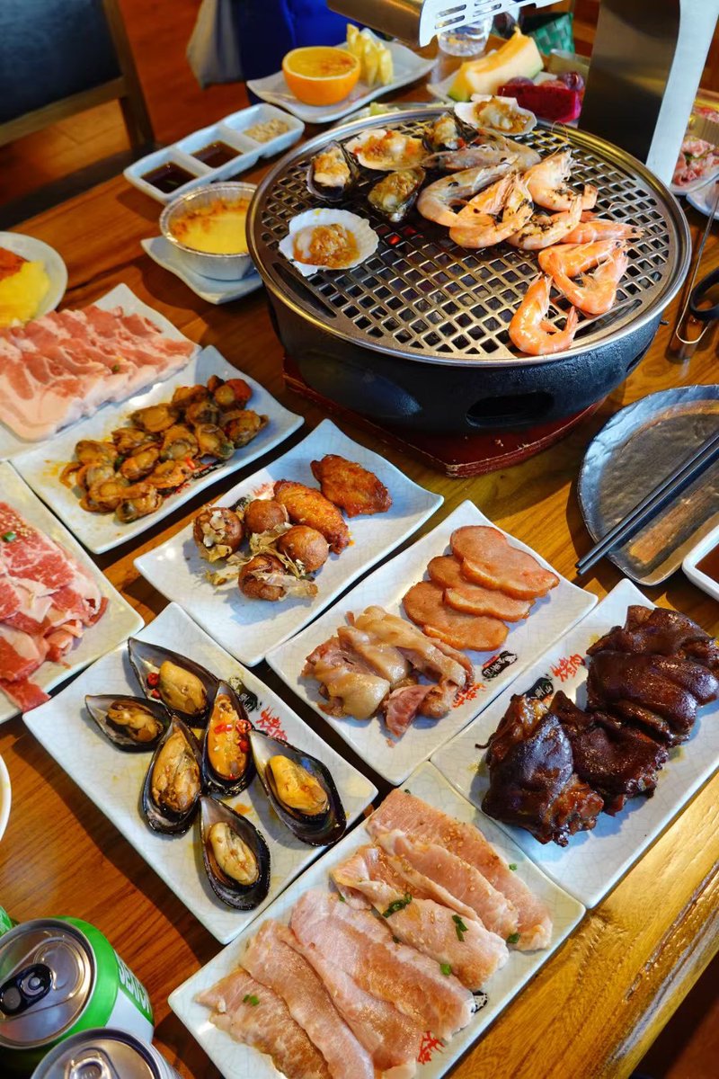 中午烤肉自由，每人155。