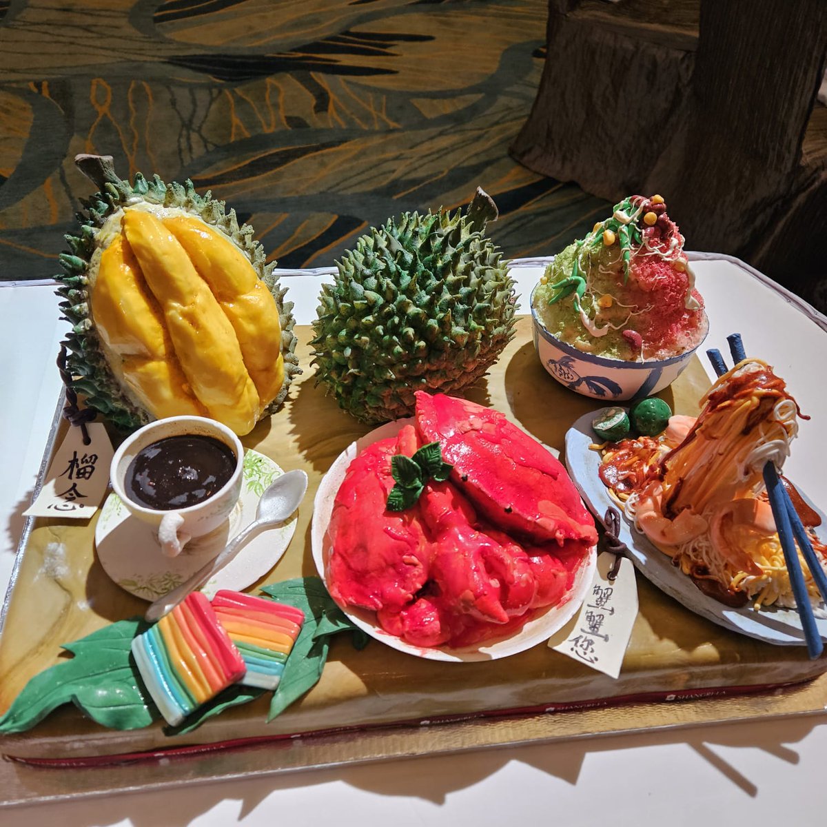 My MINDEF and SAF folks gave me a farewell dinner last night. Shangri-La staff also made me a special cake which seemed too beautiful to cut. I ate the durian part and it was delicious! Thank you all for your kindness.

P.S. Every item you see in the pic is edible! Cake art.