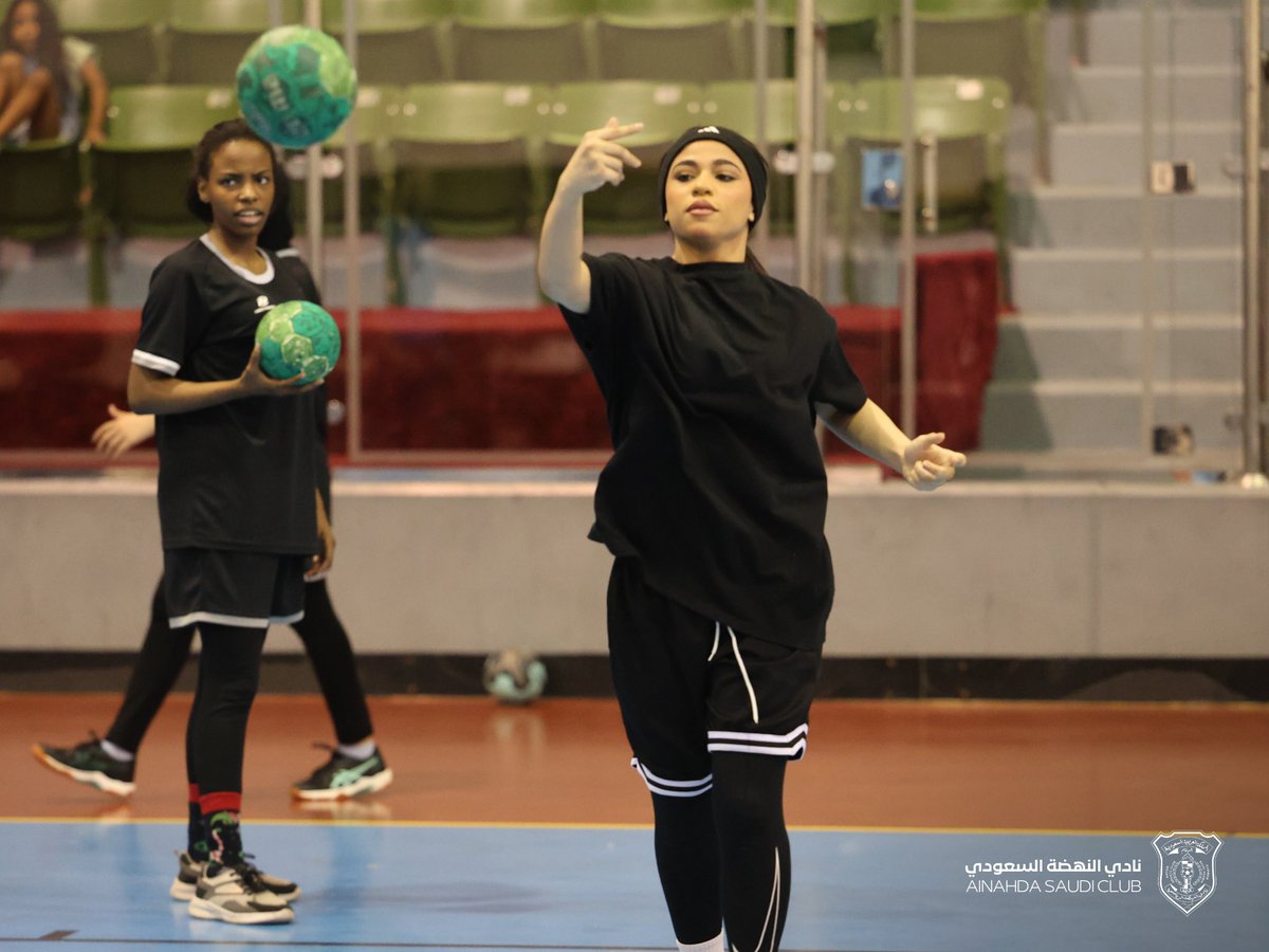 Al_NahdahFC_EN's tweet photo. Ambition and high skills on display during handball tryouts 🩵🤾🏻‍♀️

#Nahda https://t.co/DEmmEXhv29