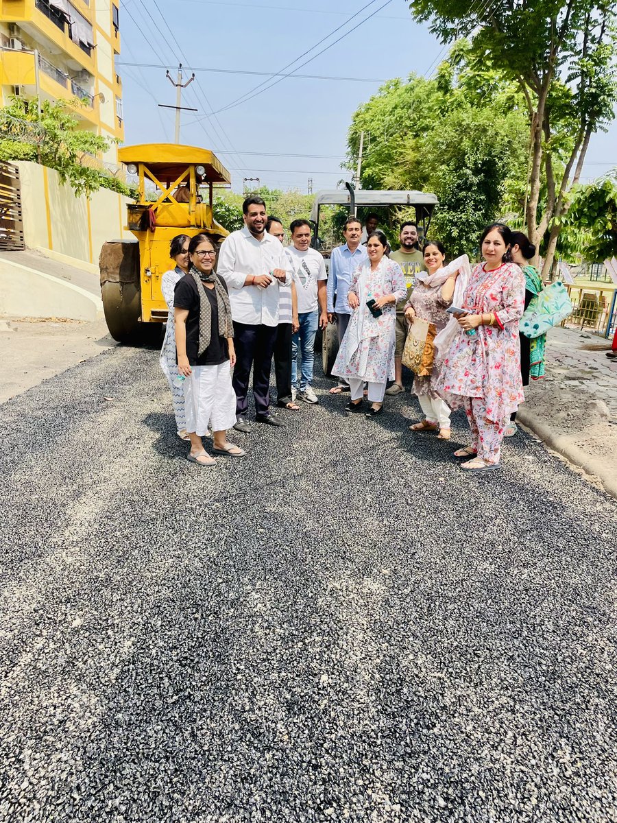 Re carpeting of roads of sector 25 done today in front of Society GH6 and 1600-1655 block sector 25. Instructed concerned supervisor for better quality roads and met a few residents of sector 25.