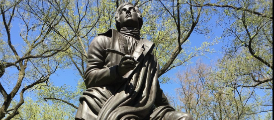 BCardno's tweet photo. #poetrylovers #poetrycommunity #amwriting #writingcommunity 

Literary Walk 

One 
can 
wander 
and 
leisurely 
gaze 
at 
the 
statues 
of 
four 
notable 
writers 
and 
poets 
like 
William Shakespeare, 
Robert Burns, 
Sir Walter Scott, 
and 
Fitz-Greene Halleck, https://t.co/Vhw4KD22wQ