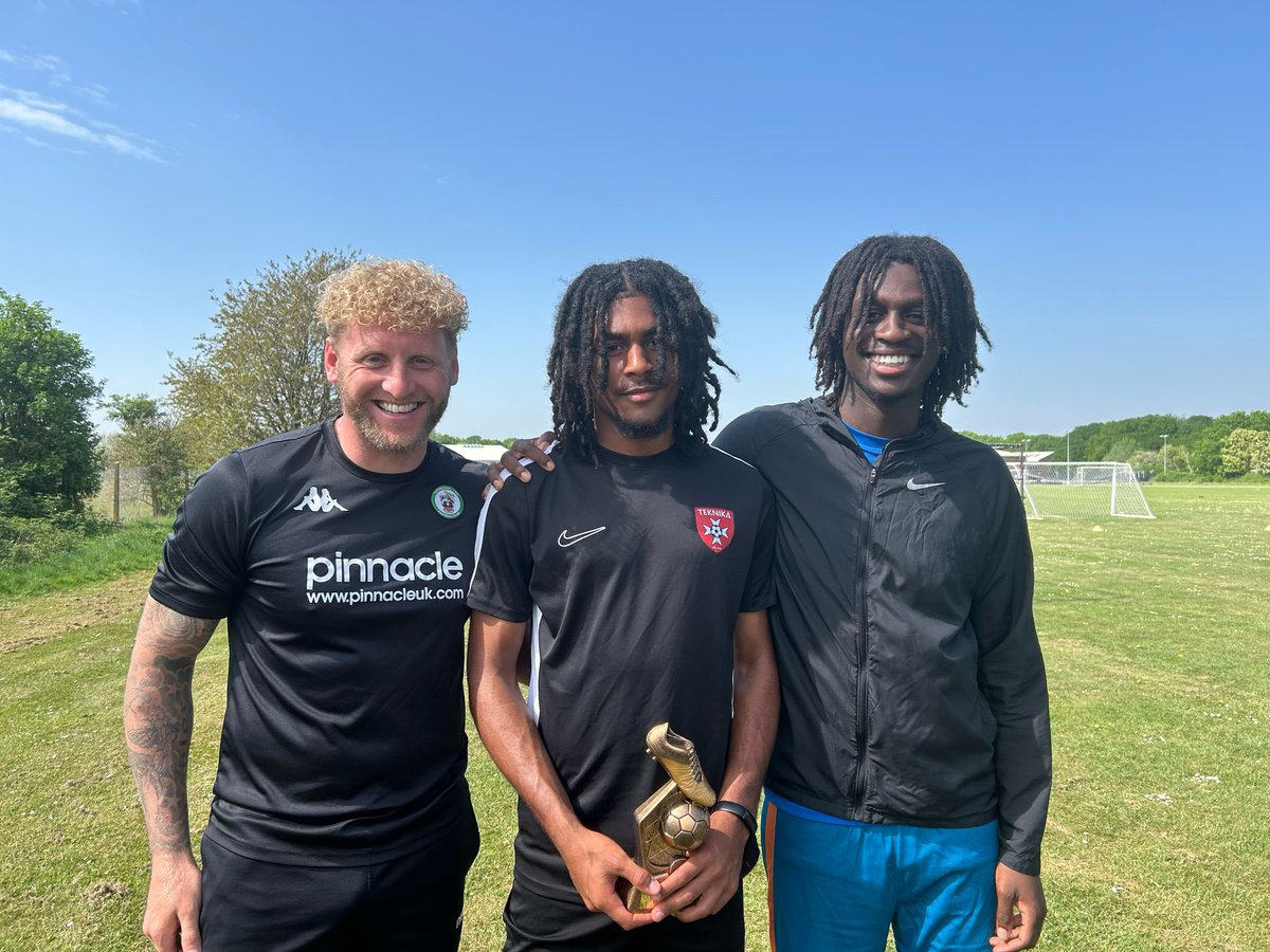 🏆 A W A R D   W I N N E R S 🏆 

⚫️ Teknika Pro End of Season Awards 

Riddlesdown 🔴

⚽️ Levi Palm
⚽️ Edan Monteith
⚽️ Eralb Hyselli
⚽️ Chisom Lyke
⚽️ Ben Mills 

Congratulations gentleman! 👏👏💥💥

#teknika #pro #awards #season #congratulations