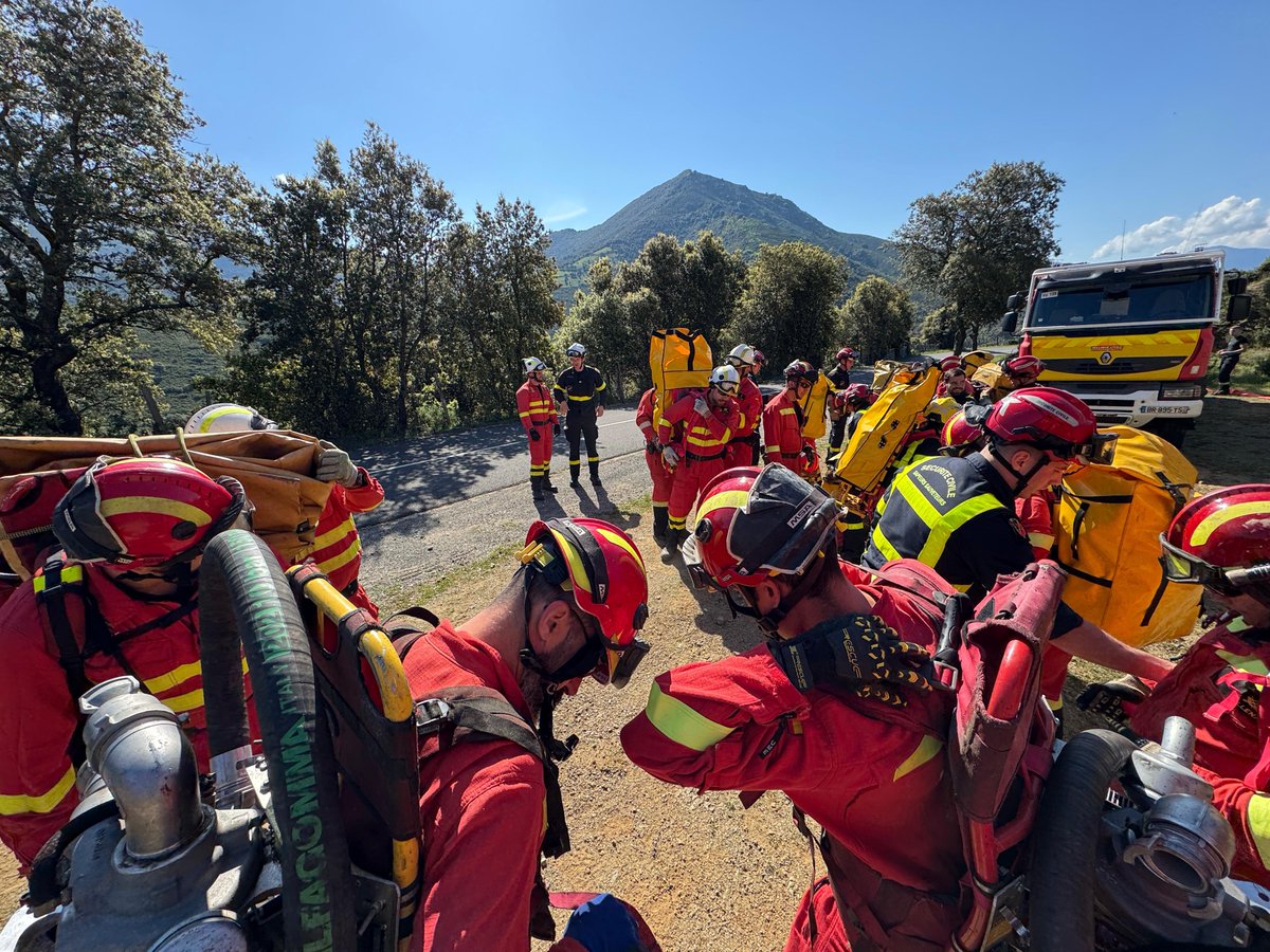 UMEgob's tweet image. El trabajo en equipo y el intercambio de procedimientos, claves para lograr una alta eficiencia en la ejecución de tareas.

Un equipo del Tercer Batallón @UMEgob ha realizado esta semana instrucción #LCIF en #Córcega, junto a la @UIISC5CORTE de las #FORMISC 🇪🇸 🤝 🇫🇷