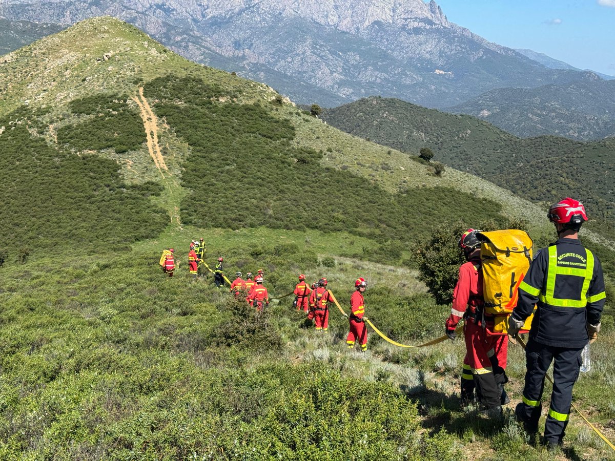 UMEgob's tweet image. El trabajo en equipo y el intercambio de procedimientos, claves para lograr una alta eficiencia en la ejecución de tareas.

Un equipo del Tercer Batallón @UMEgob ha realizado esta semana instrucción #LCIF en #Córcega, junto a la @UIISC5CORTE de las #FORMISC 🇪🇸 🤝 🇫🇷