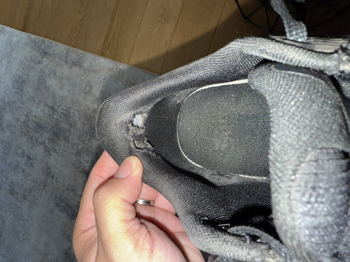ItsPhilAgain's tweet image. I always thought the @UnderArmour trainers look super comfortable. Shame the quality is so poor. Only had them 7 weeks, such a waste of money.
