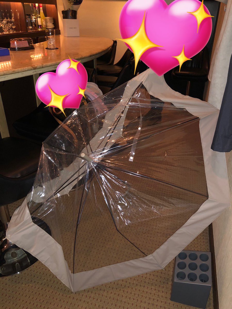 昨日は雨☔風で傘がボロボロになりました。ビニ傘こんなになるんだとビックリ‼️
ちょっとコントみたいですね^_^