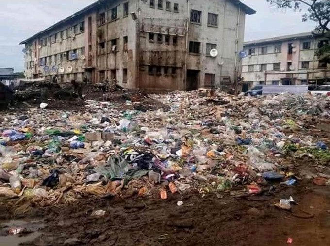 #LetsTalkZimlife...so today am just feeling low. I don't  really know exactly whats making me feel this way. I guess am just tired of the disorder and decay of roads, the big pot holes, the houses, the matererina slums, tsikidzi and uncollected garbage etc.. all those things