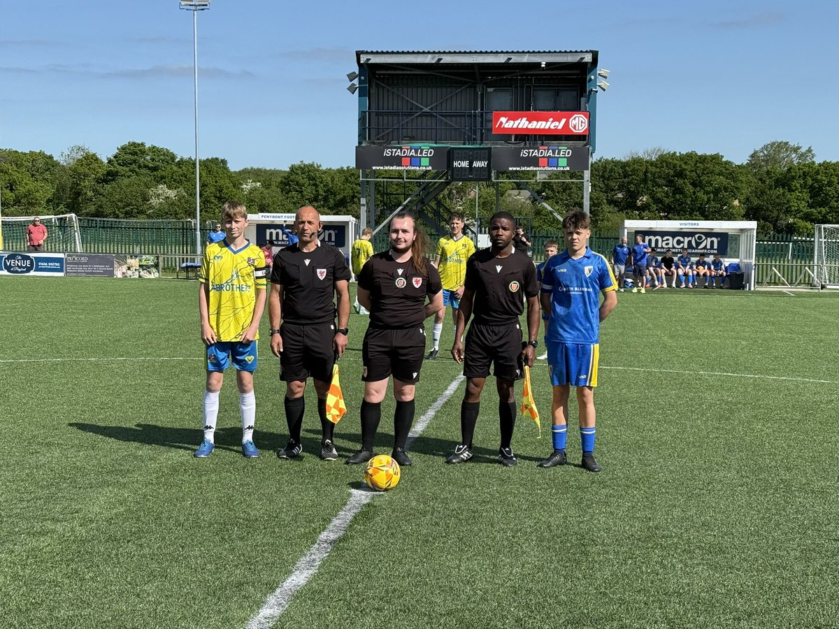 We are underway <a href="/PenybontFC_/">Penybont FC</a> 

<a href="/PontyclunFC/">Pontyclun FC</a> Vs <a href="/tonyrefailbgc/">TonyrefailBGC</a> 

<a href="/HughJamesLegal/">Hugh James</a> Under 14s Boys Cup 

comet.faw.cymru/dlink?p=dHlwZT…