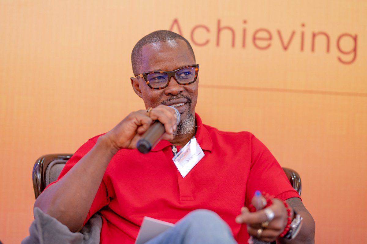 LéO Africa Institute (@leoafricainst) on Twitter photo #HudumaReunion2025
"We have a duty to “un-corrupt” patronage. The challenge in Uganda today is that patronage is weaponized to allow for bad policies. Social bonds must be utilised for higher ends that benefit the public." <a href="/Opiaiya/">Angelo Izama</a> #HudumaReunion2025
"We have a duty to “un-corrupt” patronage. The challenge in Uganda today is that patronage is weaponized to allow for bad policies. Social bonds must be utilised for higher ends that benefit the public." <a href="/Opiaiya/">Angelo Izama</a>
