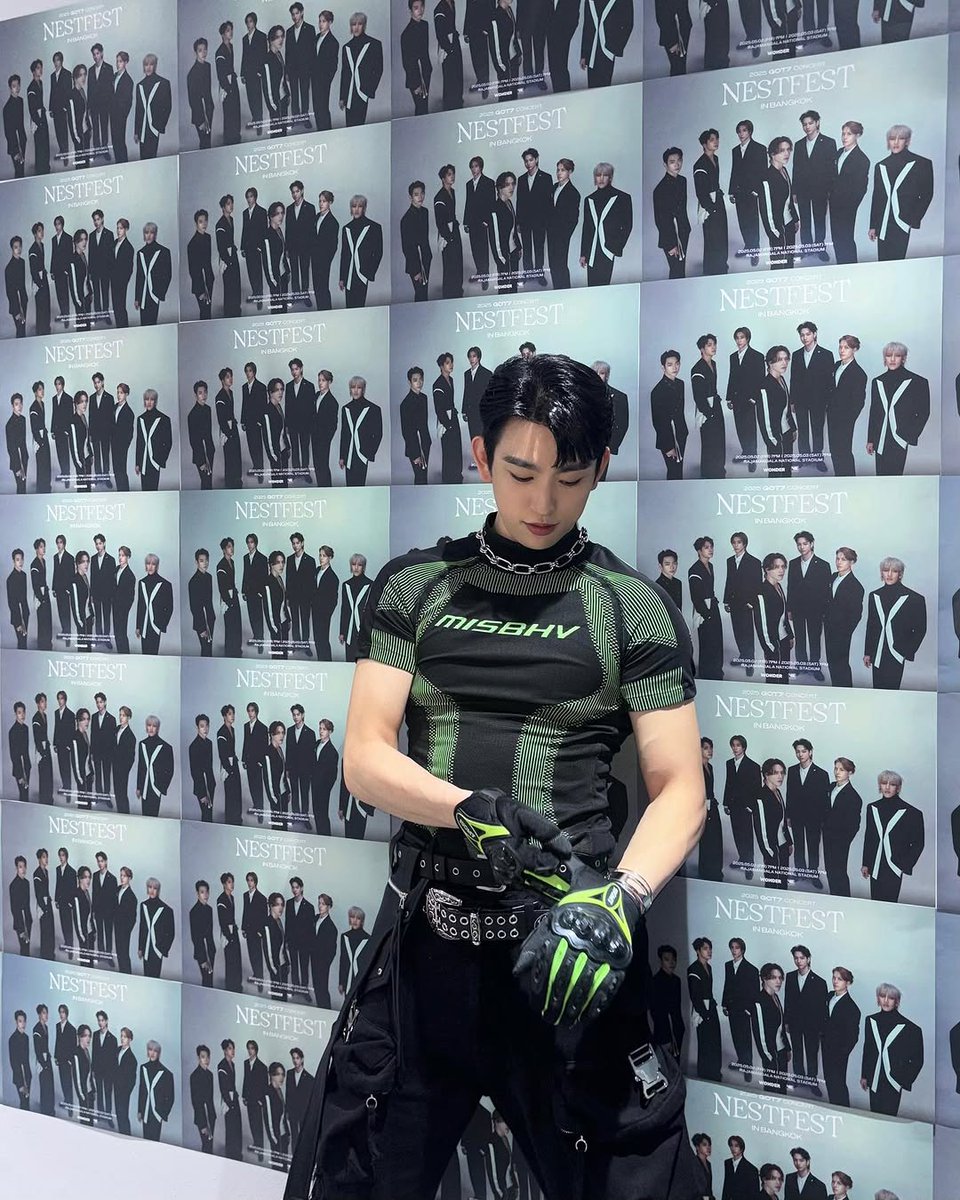 NeunG__G's tweet photo. ถูกต้องที่สุด!!!!

#GOT7_NESTFESTinBKK_Day2
#Jinyoung #Parkjinyoung #진영 #박진영  @JINYOUNG 🍑 https://t.co/PWNcb7B2Cm