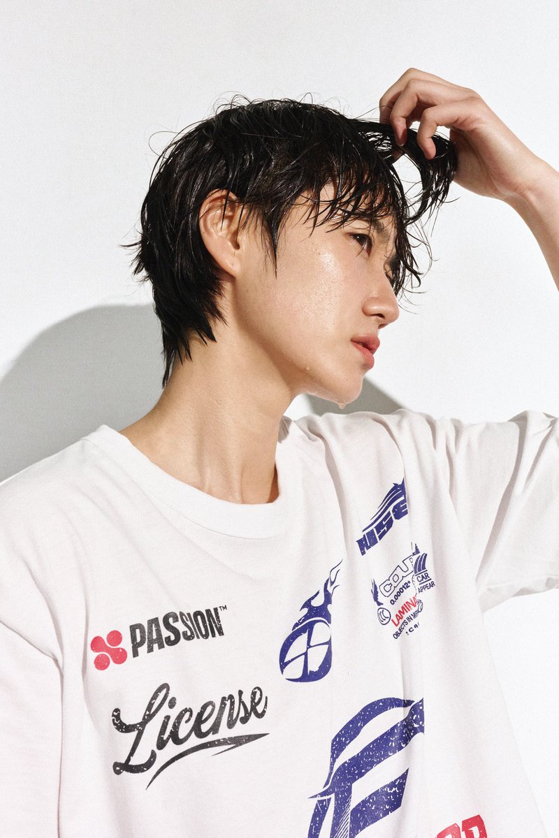 F1 레이스를 보는데 성비 자체가 남자가 월등히 많은 남초 직업이더라고요 

이번에 레이서 컨셉 화보를 준비하면서,
여자들이 더 많이 운전대를 잡아 봤으면 좋겠고
더 많은 직업을 가져봤으면 하는 마음으로 준비하였습니다😉
bebravefuseo.com