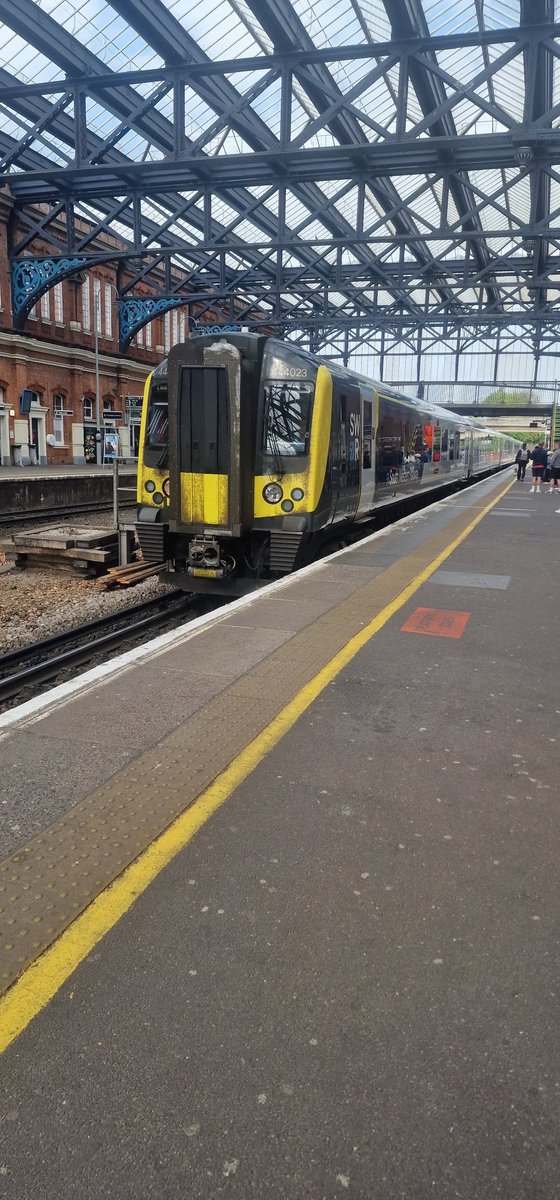 The Rhylflyer has gone all Southern today. It's many years since I did a trip upto Waterloo. Hoping for a good day out &amp; 3 points.#afcb