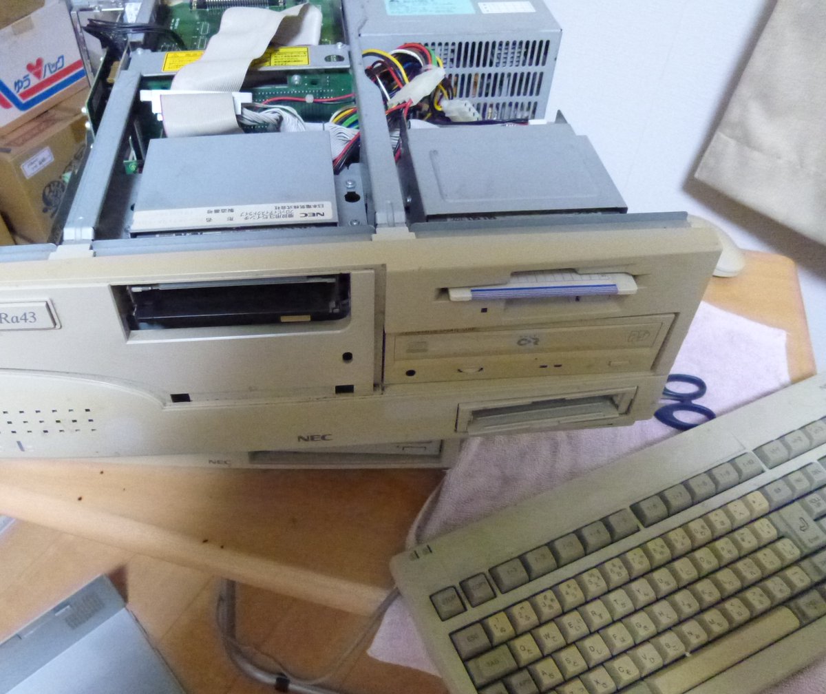 kyokonodan2525's tweet image. GWは色々やるつもりだったが、PC-98故障が頻発💦
まずはPC-9821Xa12改,、Ra43改の #FDD 故障交換。
FDDのリザーブ(専用FD-1231T)1台しかなくRa43は仕方なく一時的に1FDD化😧
#フロッピー 3台最近故障😫
FDD維持自体が限界を感じる。PC-98はFDD必須だけと動作品の現存が課題😱
#PC98 #PC9821 #PC9801