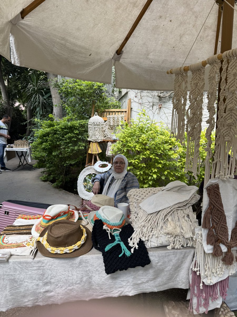 ماما بتبيع شغل المكرمية بتاعها انهاردة لحد الساعة ٥ في Osana المعادي، لو حد قريب تعالوا قولوا هاي