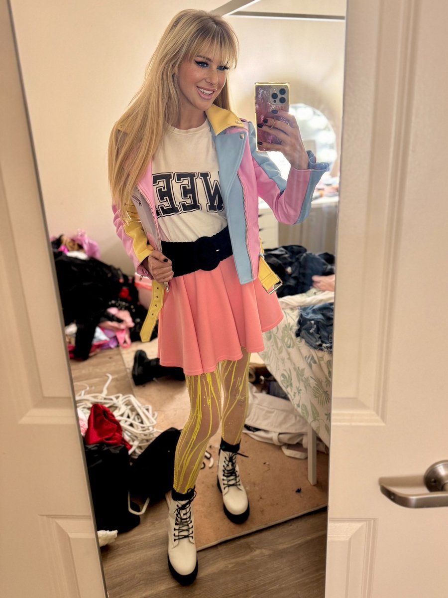 I had so much fun at <a href="/emonitela/">emo nite</a> tonight 🩷