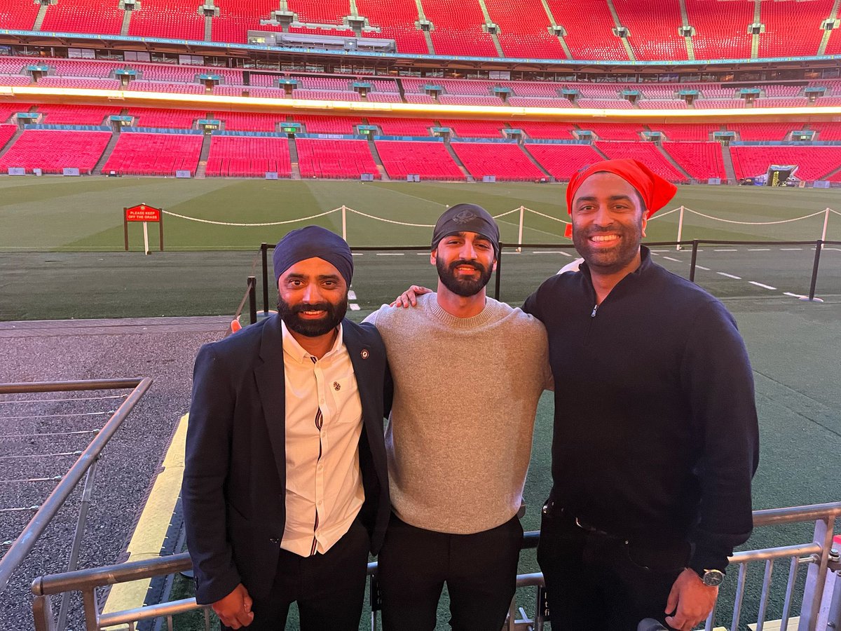 Great work by <a href="/daldarroch/">Dal Singh Darroch</a> &amp; the <a href="/FA/">The FA</a> on the 3rd annual Vaisakhi event. Incredible to see so many diverse football groups come together under one roof. Uplifting atmosphere. Proud to be Sikh, congratulations #waheguru 
#Vaisakhi #SikhHeritage #FSA <a href="/kdrai94/">Karan Rai</a>