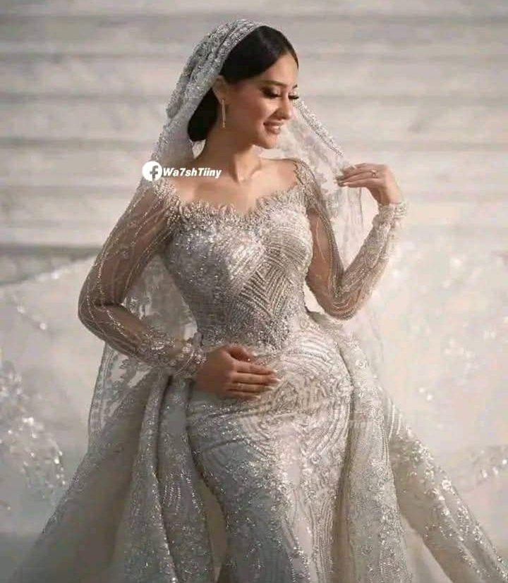 اخاف البس كدا في فرحي اتحسد

ههه بهزر ، ده خطيبي يفـ.لـ..قني نصين