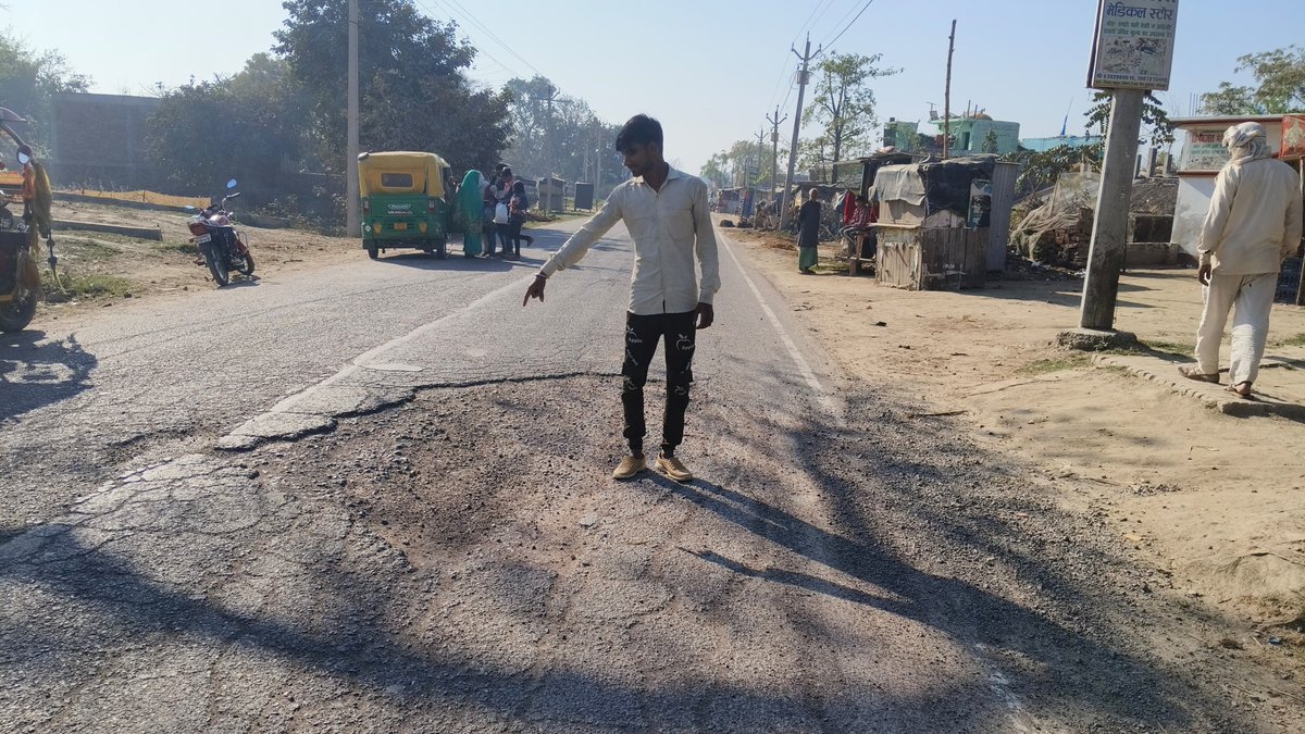 bstvlive's tweet image. 🚨 सीतापुर ब्रेकिंग 🚨 

🚧 गांजरी क्षेत्र की सड़क बदहाल, वाहन खाते हिचकोले
🛣️ पुरैनी मोड़ के पास काफी समय से सड़क है जर्जर
😞 रेउसा से तंबौर मार्ग खस्ताहाल, ग्रामीण हैं बेहाल
📍 रेउसा तंबौर मार्ग के खरौहा का मामला

#SitaurNews #BadRoads #InfrastructureIssues @DmSitapur