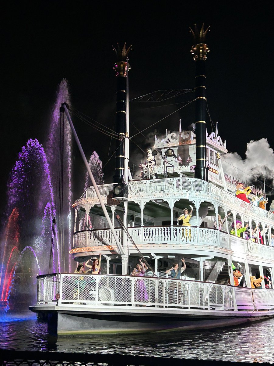 duffymkmm's tweet photo. ファンタズミック🩷
#DisneyCalifornia 
#Disneyrand https://t.co/Qeq4JKRM1p