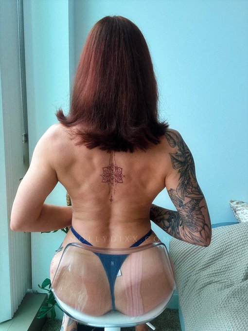 Watch Molly Dixx 🪩 (top 1%)'s leaked NSFW photo on TwXstars