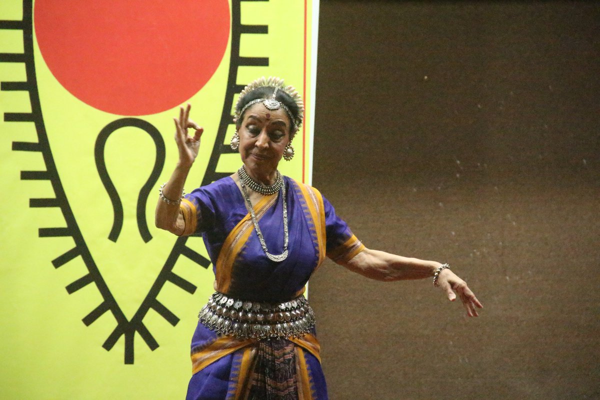 RGU1984's tweet image. Celebrating the Classics: From the expressive beauty of Odissi by Vidushi Madhavi Mudgal to the soul-stirring sitar by Pandit Harashankar Bhattacharya, Ragas &amp;amp; Rhythms was a tribute to India’s living traditions. @spicmacay #spicmacay