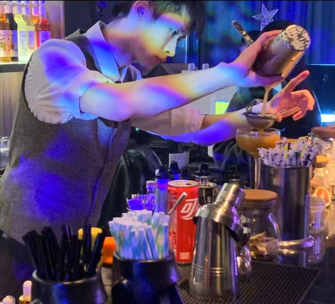 调酒师的也挺大哦