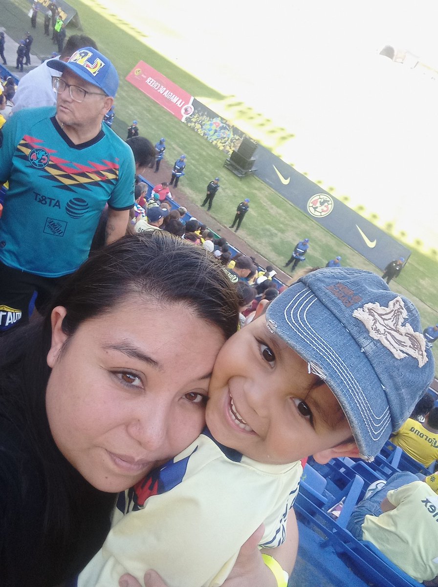 moyguzman238's tweet photo. @AngelSG_MX @ViaMX_ @AmericaFemenil Apoyando con todo a las chavas. https://t.co/YNE374bvIT